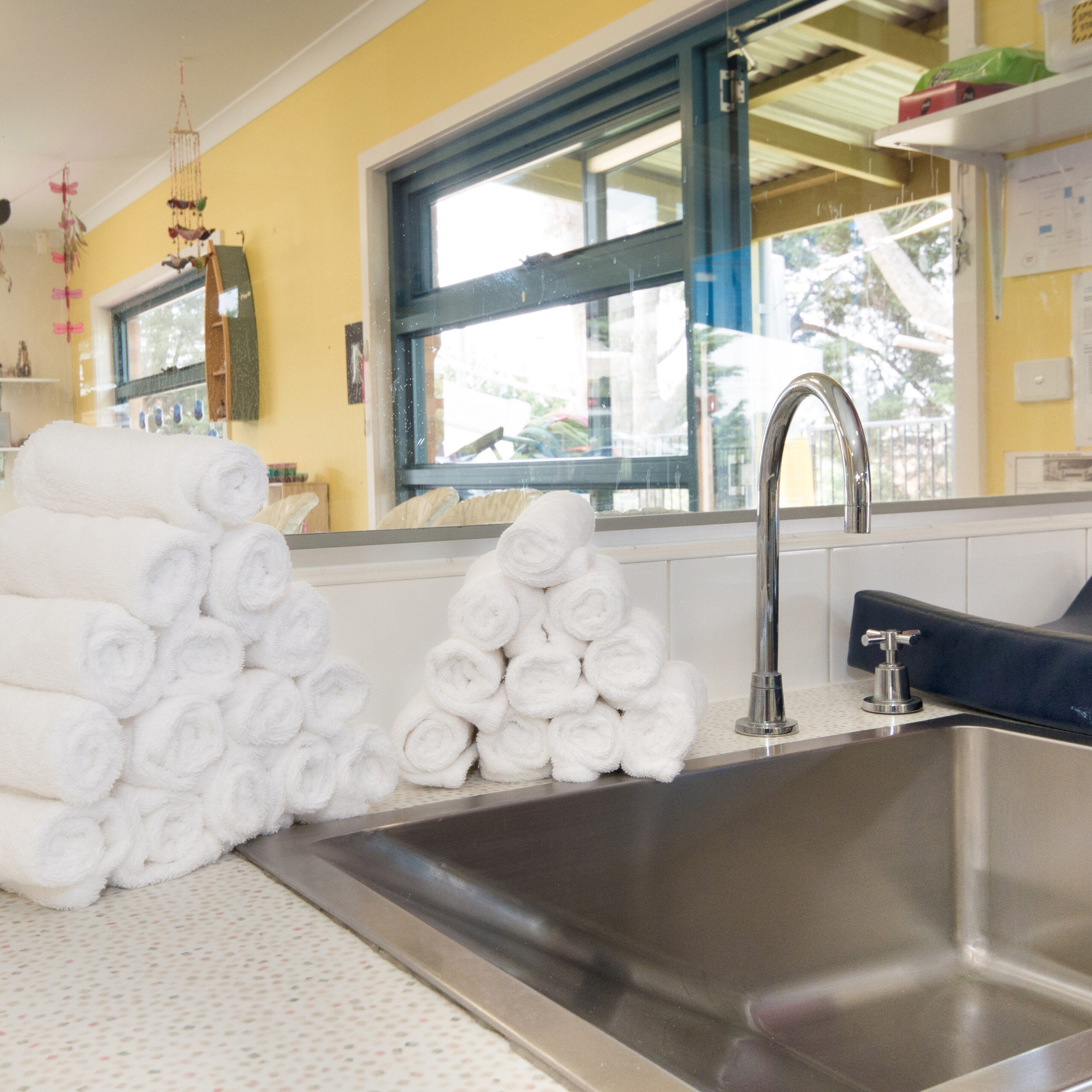 Oscar-J-Linens-Towels